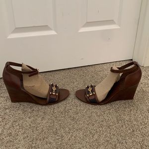 Tory Burch brown wedge ankle strap wood heel logo strap sandals sz 11